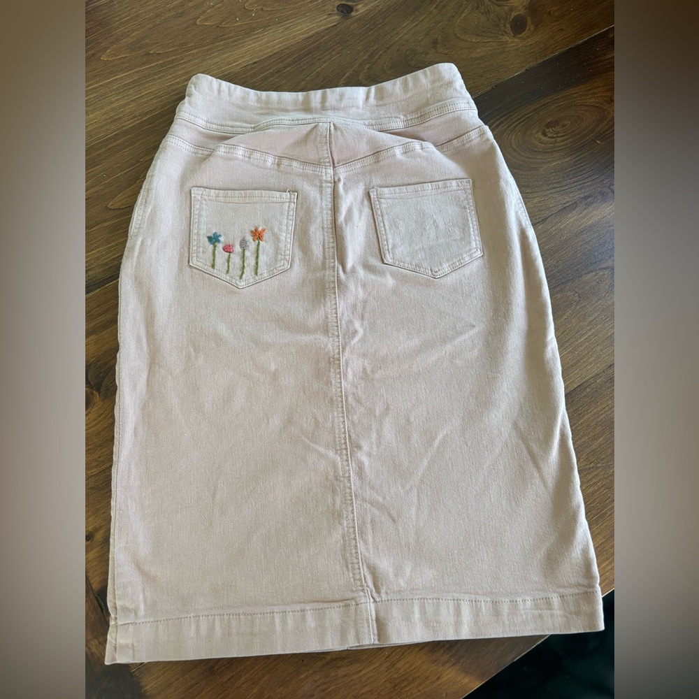 Hand Embroidered Flowers Denim Skirt $20 size 2
